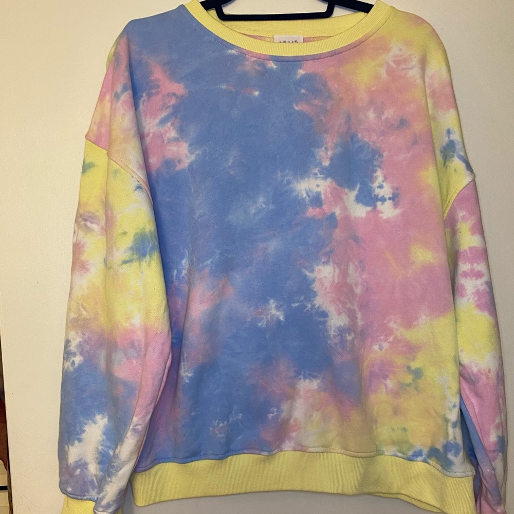 Le Lis Tie Die Sweatshirt